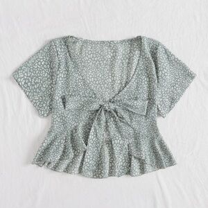 SHEIN Cropped Tie Front Top